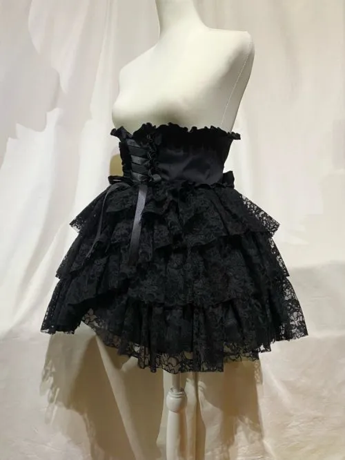 【MARBLE】マーブル　ハイウエスト編み上げスパイラルフリルスカート：黒×黒レースフリル